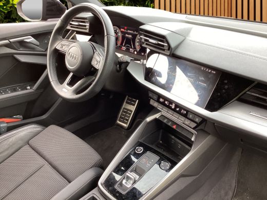Audi A3 Sportback 30 TFSI S edition | Black optiek | Adaptive Cruise | LED | Sportstoelen | 18" Velgen ActivLease financial lease