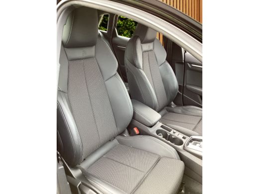 Audi A3 Sportback 30 TFSI S edition | Black optiek | Adaptive Cruise | LED | Sportstoelen | 18" Velgen ActivLease financial lease