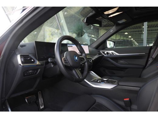 BMW i4 eDrive35 M Sport / Schuif-kanteldak / Achteruitrijcamera / M Adaptief onderstel / Stoelverwarming... ActivLease financial lease