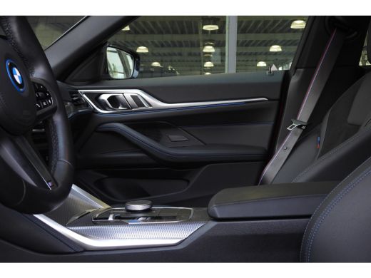 BMW i4 eDrive35 M Sport / Schuif-kanteldak / Achteruitrijcamera / M Adaptief onderstel / Stoelverwarming... ActivLease financial lease