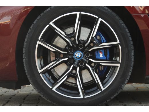 BMW i4 eDrive35 M Sport / Schuif-kanteldak / Achteruitrijcamera / M Adaptief onderstel / Stoelverwarming... ActivLease financial lease