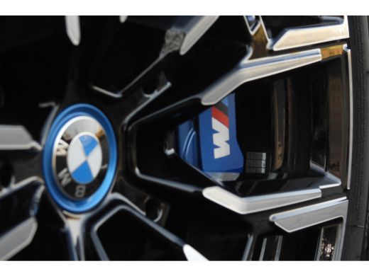BMW i4 eDrive35 M Sport / Schuif-kanteldak / Achteruitrijcamera / M Adaptief onderstel / Stoelverwarming... ActivLease financial lease