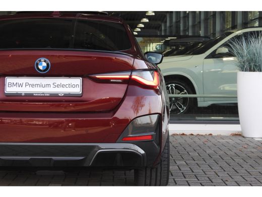 BMW i4 eDrive35 M Sport / Schuif-kanteldak / Achteruitrijcamera / M Adaptief onderstel / Stoelverwarming... ActivLease financial lease