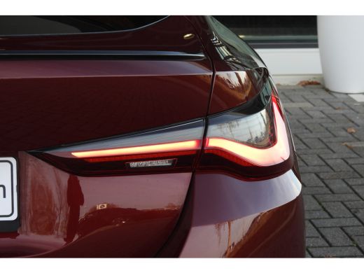 BMW i4 eDrive35 M Sport / Schuif-kanteldak / Achteruitrijcamera / M Adaptief onderstel / Stoelverwarming... ActivLease financial lease