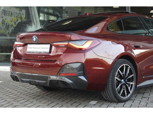 BMW i4 eDrive35 M Sport / Schuif-kanteldak / Achteruitrijcamera / M Adaptief onderstel / Stoelverwarming... ActivLease financial lease