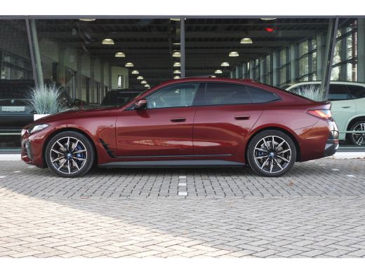 BMW i4 eDrive35 M Sport / Schuif-kanteldak / Achteruitrijcamera / M Adaptief onderstel / Stoelverwarming... ActivLease financial lease