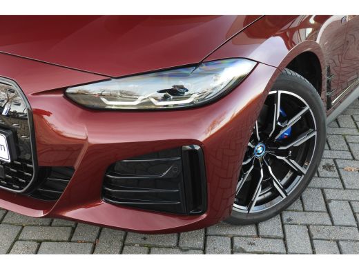 BMW i4 eDrive35 M Sport / Schuif-kanteldak / Achteruitrijcamera / M Adaptief onderstel / Stoelverwarming... ActivLease financial lease