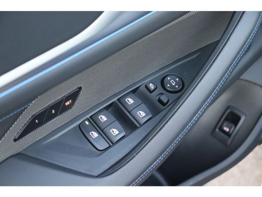 BMW i4 M50 / Schuif-kanteldak / M Adaptief onderstel / Comfort Access / Stuurverwarming / Adaptieve LED ... ActivLease financial lease