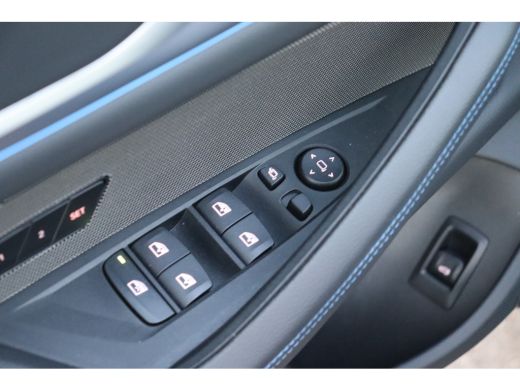 BMW i4 M50 / Schuif-kanteldak / M Adaptief onderstel / Comfort Access / Stuurverwarming / Adaptieve LED ... ActivLease financial lease