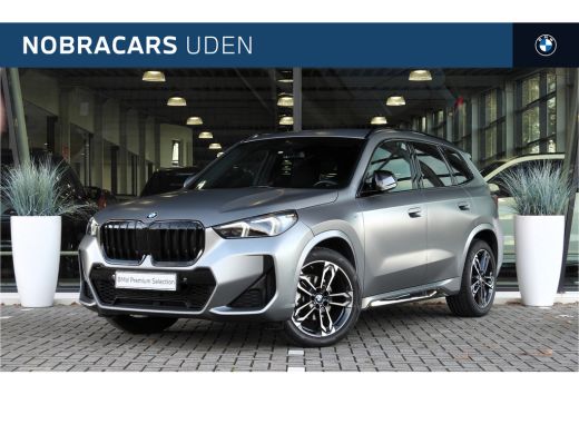 BMW X1 sDrive18i M Sport Automaat / Sportstoelen / M Adaptief onderstel / Achteruitrijcamera / Comfort A...
