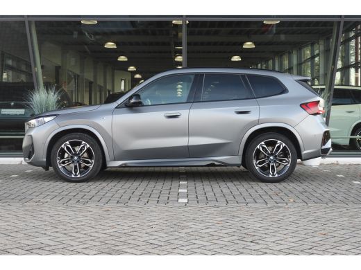 BMW X1 sDrive18i M Sport Automaat / Sportstoelen / M Adaptief onderstel / Achteruitrijcamera / Comfort A... ActivLease financial lease