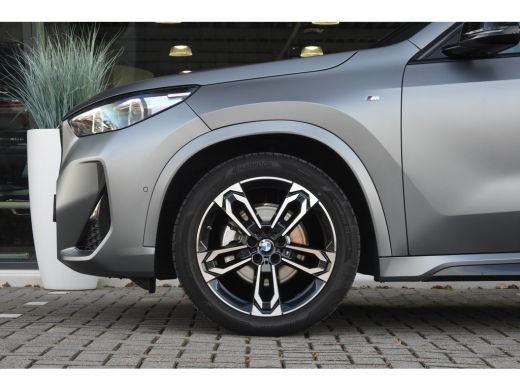 BMW X1 sDrive18i M Sport Automaat / Sportstoelen / M Adaptief onderstel / Achteruitrijcamera / Comfort A... ActivLease financial lease