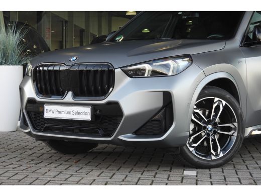 BMW X1 sDrive18i M Sport Automaat / Sportstoelen / M Adaptief onderstel / Achteruitrijcamera / Comfort A... ActivLease financial lease