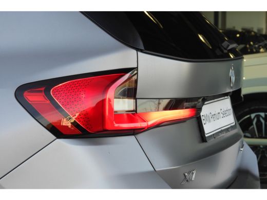 BMW X1 sDrive18i M Sport Automaat / Sportstoelen / M Adaptief onderstel / Achteruitrijcamera / Comfort A... ActivLease financial lease