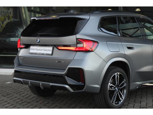BMW X1 sDrive18i M Sport Automaat / Sportstoelen / M Adaptief onderstel / Achteruitrijcamera / Comfort A... ActivLease financial lease