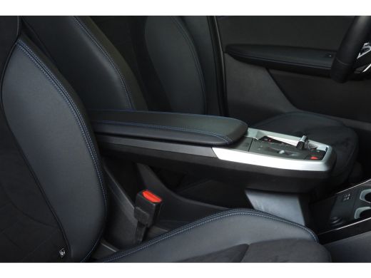 BMW X1 sDrive18i M Sport Automaat / Sportstoelen / M Adaptief onderstel / Achteruitrijcamera / Comfort A... ActivLease financial lease