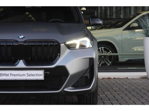 BMW X1 sDrive18i M Sport Automaat / Sportstoelen / M Adaptief onderstel / Achteruitrijcamera / Comfort A... ActivLease financial lease