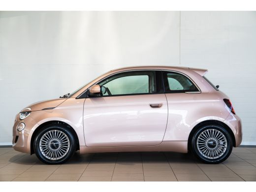 Fiat 500e Urban 24 kWh | Apple Carplay & Android Auto | Lichtmetalen velgen | Climate Controle | Bluetooth | ActivLease financial lease