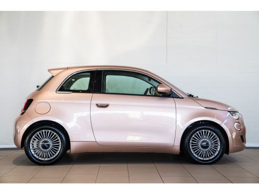 Fiat 500e Urban 24 kWh | Apple Carplay & Android Auto | Lichtmetalen velgen | Climate Controle | Bluetooth | ActivLease financial lease