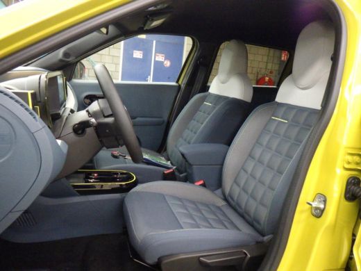 Fiat Grande Panda La Prima 11 kW 44 kWh | Stuur/Stoelverwarming | Navigatie | Achteruitrijcamera | Full-LED | Clima... ActivLease financial lease