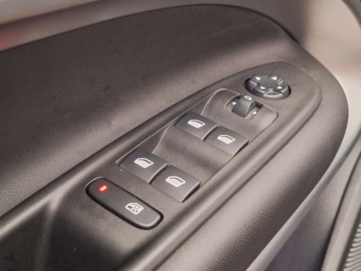 Jeep Avenger Altitude 54 kWh LED | Keyless | Stoelverwarming | | 11 kW lader | Draadloze telefoonlader | Elekt... ActivLease financial lease