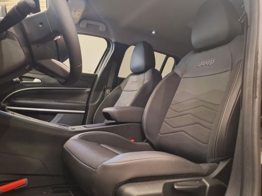 Jeep Avenger Altitude 54 kWh LED | Keyless | Stoelverwarming | | 11 kW lader | Draadloze telefoonlader | Elekt... ActivLease financial lease