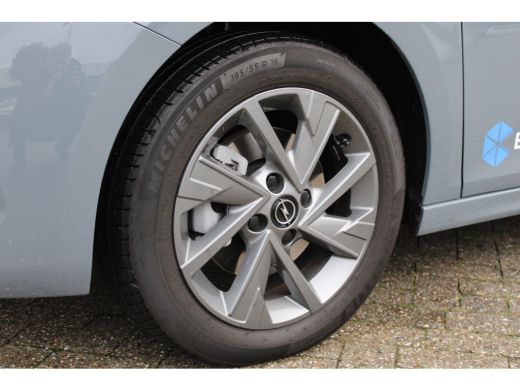 Opel Corsa 1.2 Turbo Edition / Navigatie via Carplay / Parkeersensoren / LED / DAB / 16'' LMV ActivLease financial lease