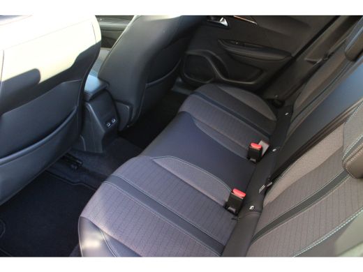 Peugeot 2008 1.2 PureTech Allure | Automaat | Navi by app | Apple carplay | Camera | All season | 65.000km | ActivLease financial lease