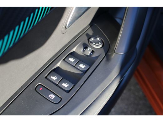 Peugeot 2008 1.2 PureTech Allure | Automaat | Navi by app | Apple carplay | Camera | All season | 65.000km | ActivLease financial lease