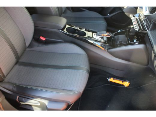 Peugeot 2008 1.2 PureTech Allure | Automaat | Navi by app | Apple carplay | Camera | All season | 65.000km | ActivLease financial lease