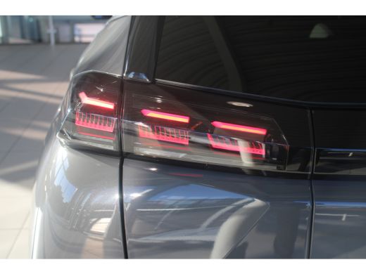 Peugeot 2008 Allure 1.2 Hybrid 136-PK e-DSC6 AUTOMAAT | DRAADLOZE CARPLAY | CLIMATE CONTROLE | PDC VOOR + ACHT... ActivLease financial lease