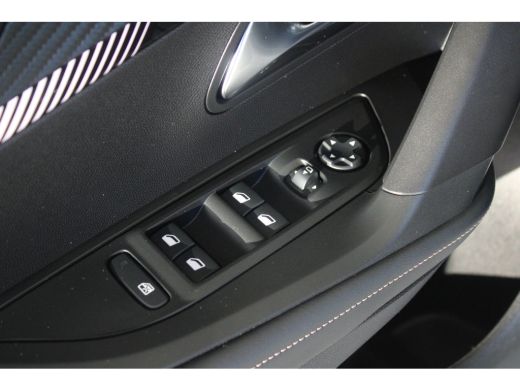 Peugeot 2008 Allure 1.2 Hybrid 136-PK e-DSC6 AUTOMAAT | DRAADLOZE CARPLAY | CLIMATE CONTROLE | PDC VOOR + ACHT... ActivLease financial lease