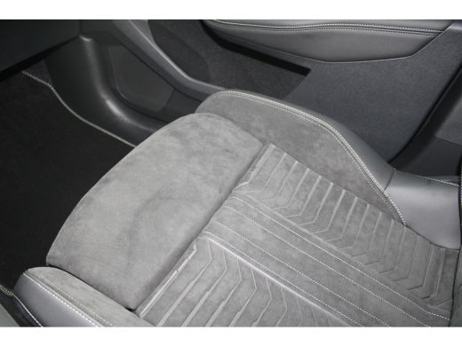 Peugeot 3008 1.2 Hybrid 145 GT | Achterstoelen verwarmd | Achteruitrij assistent | Achteruitrijcamera ActivLease financial lease