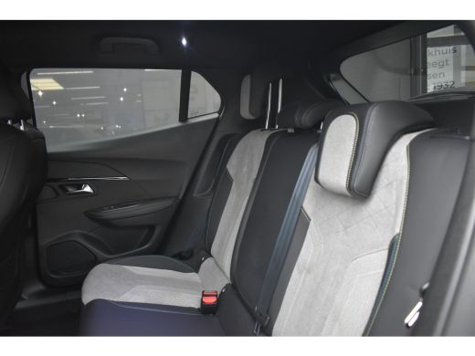 Peugeot e-2008 EV GT Pack 50 kWh 3 Fase | Alcantara | Stoelverwarming | Sfeerverlichting | 18"LMV | Climate Cont... ActivLease financial lease