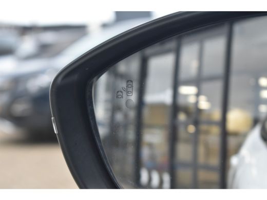 Peugeot e-2008 EV GT Pack 50 kWh 3 Fase | Alcantara | Stoelverwarming | Sfeerverlichting | 18"LMV | Climate Cont... ActivLease financial lease