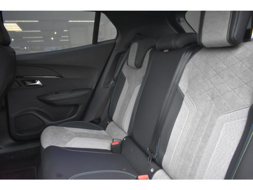 Peugeot e-2008 EV GT Pack 50 kWh 3 Fase | Navigatie | Sfeerverlichting | Stoelverwarming | Full-LED | Alcantara ... ActivLease financial lease