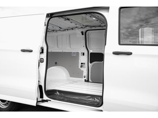 Volkswagen e-Transporter Bestelwagen L2 64kWh | Bestuurdersassistentiepakket Plus | Diefstalalarmsysteem met interieurbeve... ActivLease financial lease