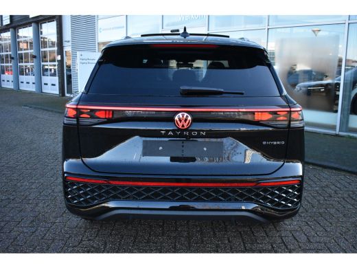 Volkswagen Tayron R-Line Edition | 'App-Connect' draadloze smartphone integratie | 'R-line' bekleding | Aansluitpun... ActivLease financial lease