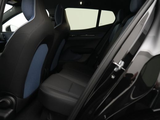 Volvo  EX30 Twin Motor Performance Plus 428pk | 69 kWh | Harman Kardon | 20" | Getint Glas | Climate-Pack ActivLease financial lease