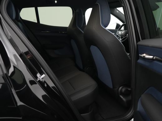 Volvo  EX30 Twin Motor Performance Plus 428pk | 69 kWh | Harman Kardon | 20" | Getint Glas | Climate-Pack ActivLease financial lease