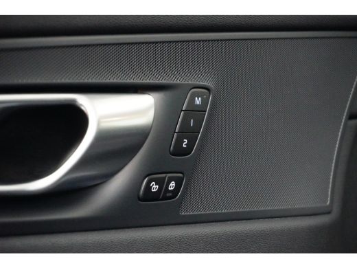 Volvo  XC60 2.0 T6 Plug-in hybrid AWD Plus Bright | Trekhaak | Camera | Panoramadak | Memory | Stuur/stoelver... ActivLease financial lease