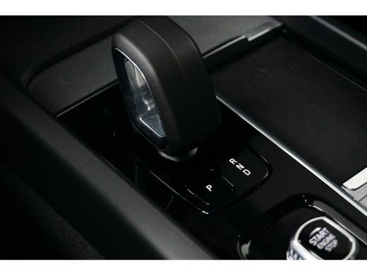 Volvo  XC60 2.0 T6 Plug-in hybrid AWD Plus Bright | Trekhaak | Camera | Panoramadak | Memory | Stuur/stoelver... ActivLease financial lease