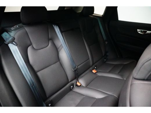 Volvo  XC60 2.0 T6 Plug-in hybrid AWD Plus Bright | Trekhaak | Camera | Panoramadak | Memory | Stuur/stoelver... ActivLease financial lease