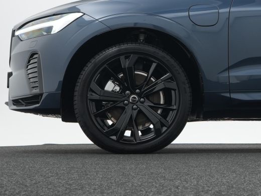 Volvo  XC60 T6 Plus Black Edition Recharge AWD | Facelift | Panoramadak | Trekhaak | 21" | Adaptive Cruise | ... ActivLease financial lease