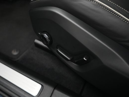 Volvo  XC60 T6 Plus Black Edition Recharge AWD | Facelift | Panoramadak | Trekhaak | 21" | Adaptive Cruise | ... ActivLease financial lease