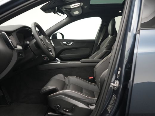Volvo  XC60 T6 Plus Black Edition Recharge AWD | Facelift | Panoramadak | Trekhaak | 21" | Adaptive Cruise | ... ActivLease financial lease