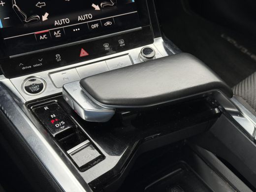 Audi e-tron 55 Aut. Quattro Edition 95kWh | Trekhaak | Navi | Memory ActivLease financial lease