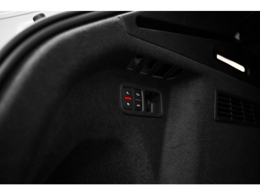 Audi Q8 55 TFSI e quattro Pro Line S | Luchtvering | B&O Advanced 3D | HUD | Panoramadak | Trekhaak | 23" | ActivLease financial lease