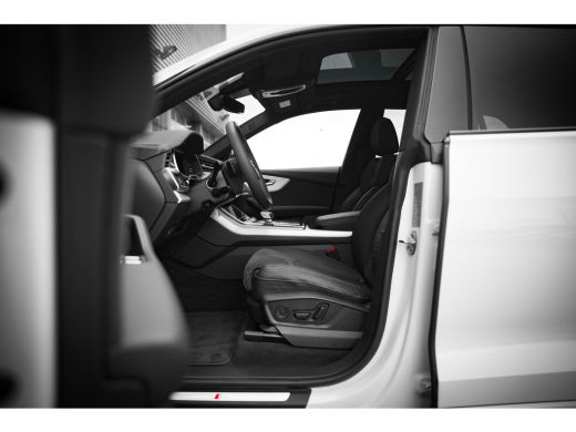 Audi Q8 55 TFSI e quattro Pro Line S | Luchtvering | B&O Advanced 3D | HUD | Panoramadak | Trekhaak | 23" | ActivLease financial lease