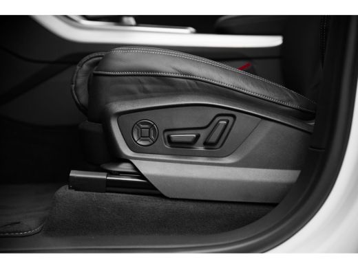 Audi Q8 55 TFSI e quattro Pro Line S | Luchtvering | B&O Advanced 3D | HUD | Panoramadak | Trekhaak | 23" | ActivLease financial lease